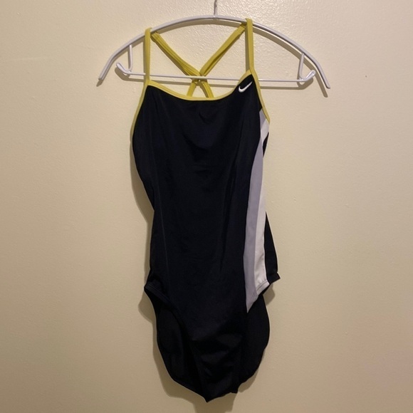 Nike one pices swimwear. Size 8 - Picture 3 of 11